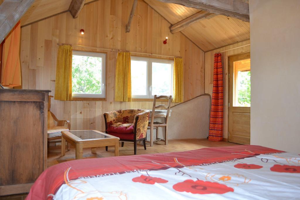 La Ferme De Cagnolle Hotel Saint-Amand-de-Belves Exterior photo